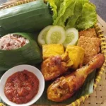 Membuat Nasi Timbel Khas Sunda yang Mengunggah Selera.