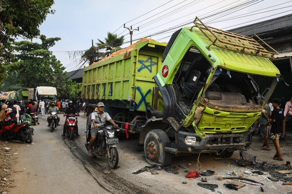 Truk yang Lindas Anak