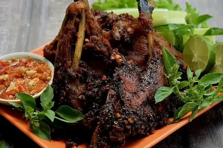 Bebek Bumbu Hitam Khas Madura